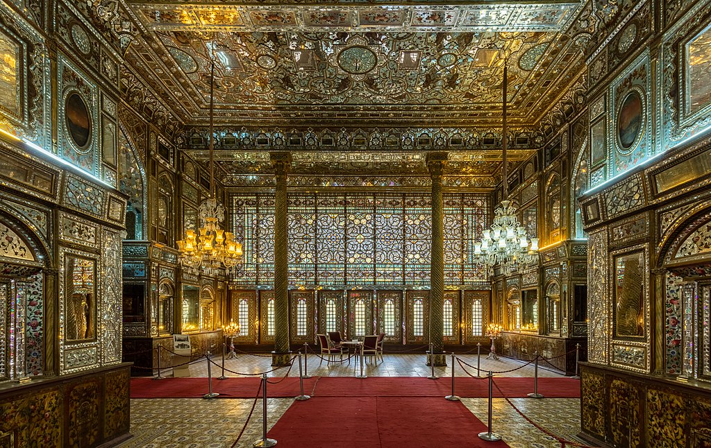 نمایی از تالار اصلی عمارت بادگیر در کاخ گلستان